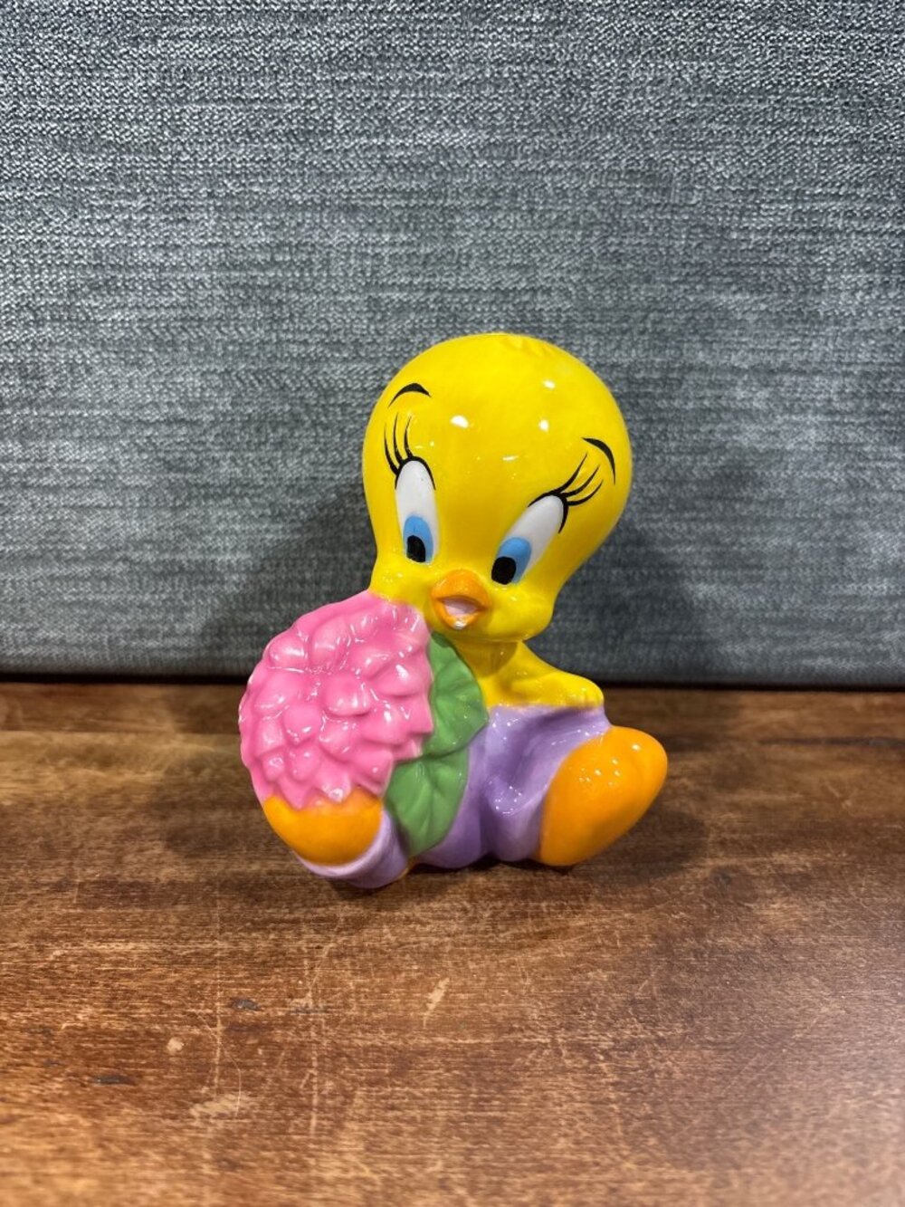Tweety Bird Ceramic Salt Shaker Pink Flower 2000 WB Coll Vintage Figurine